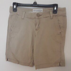 Aeropostale Stretch ladies size 3/4 khaki shorts w/2 front, e back pockets,